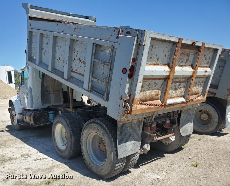 image for item KY9160 1997 International 4900  dump truck