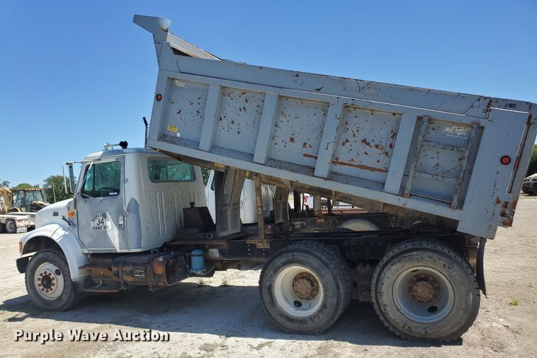 image for item KY9160 1997 International 4900  dump truck