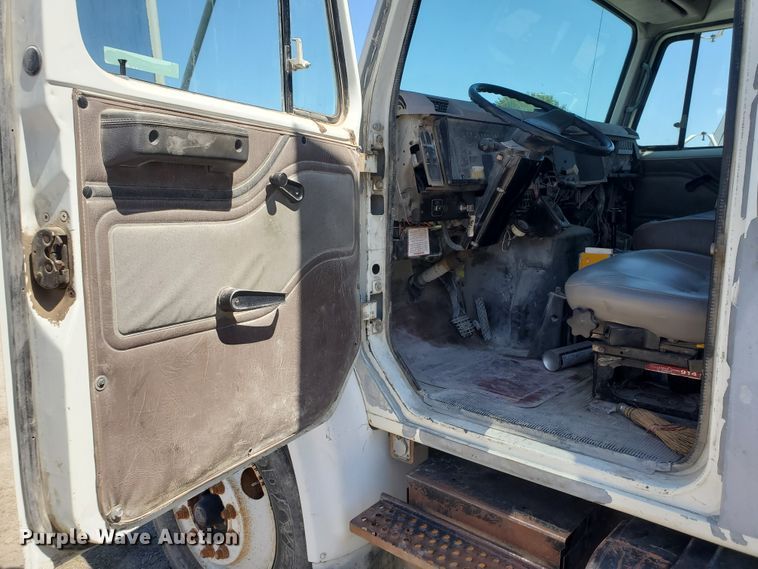 image for item KY9160 1997 International 4900  dump truck