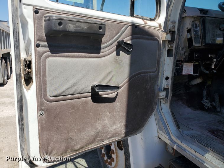 image for item KY9160 1997 International 4900  dump truck