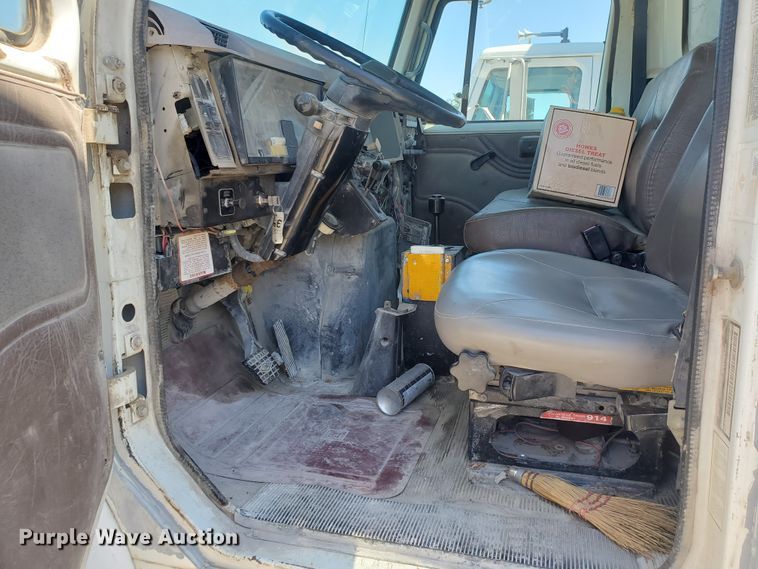 image for item KY9160 1997 International 4900  dump truck