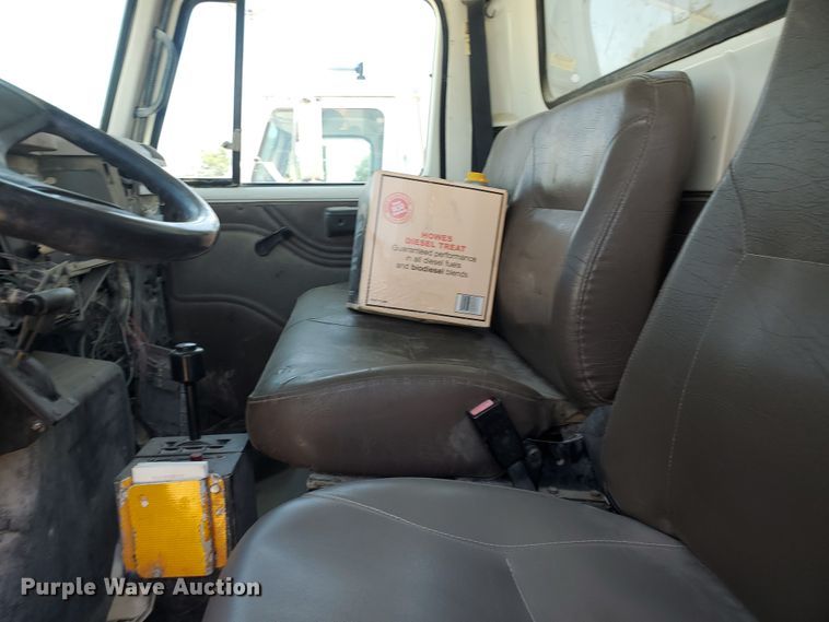 image for item KY9160 1997 International 4900  dump truck