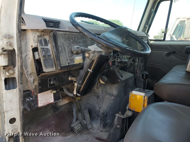 image for item KY9160 1997 International 4900  dump truck