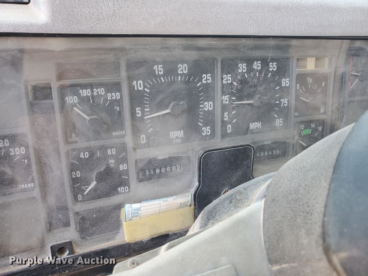 image for item KY9160 1997 International 4900  dump truck