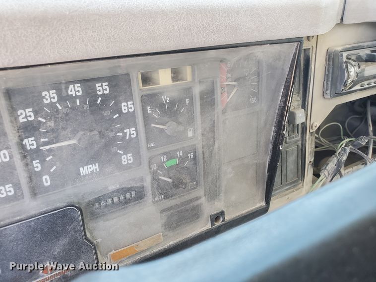 image for item KY9160 1997 International 4900  dump truck