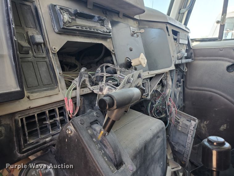 image for item KY9160 1997 International 4900  dump truck