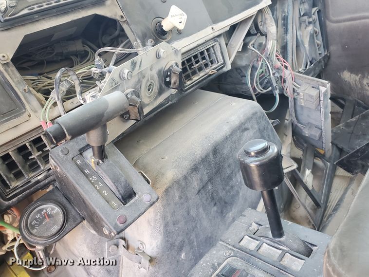 image for item KY9160 1997 International 4900  dump truck