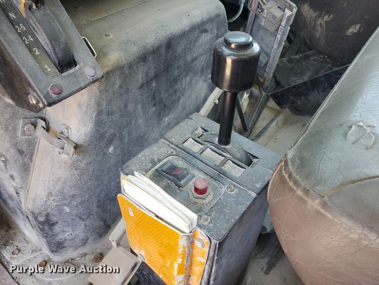 image for item KY9160 1997 International 4900  dump truck