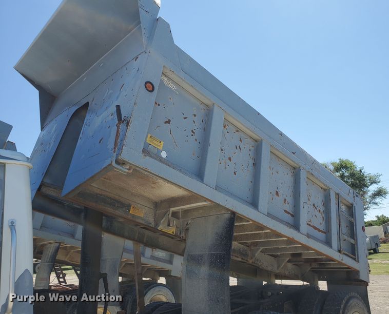 image for item KY9160 1997 International 4900  dump truck