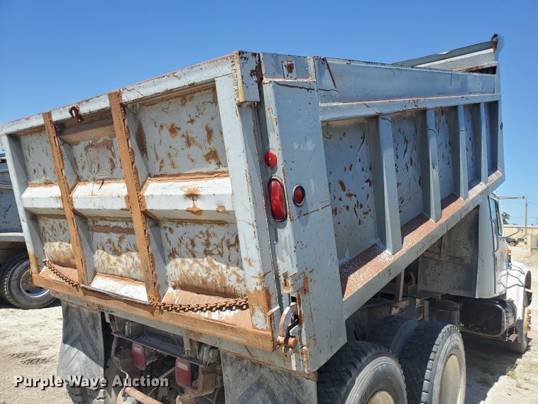 image for item KY9160 1997 International 4900  dump truck