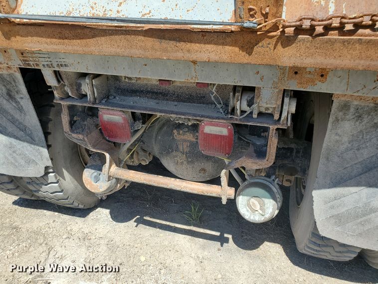 image for item KY9160 1997 International 4900  dump truck