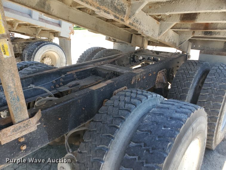 image for item KY9160 1997 International 4900  dump truck