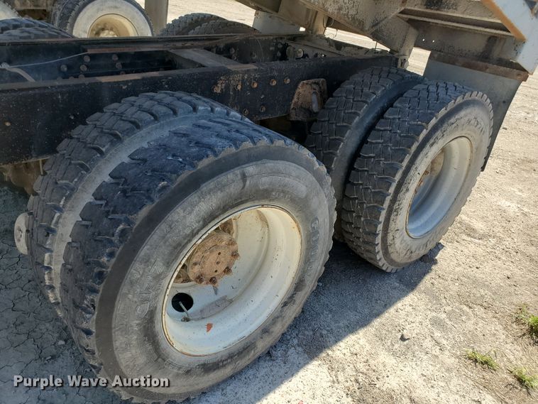 image for item KY9160 1997 International 4900  dump truck