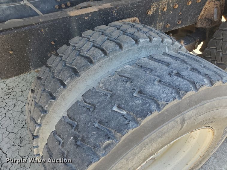 image for item KY9160 1997 International 4900  dump truck