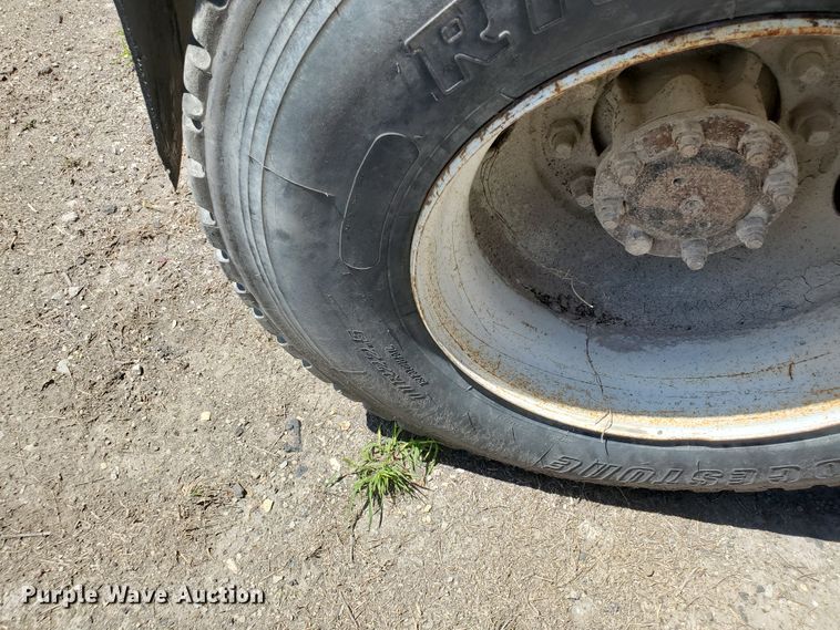 image for item KY9160 1997 International 4900  dump truck