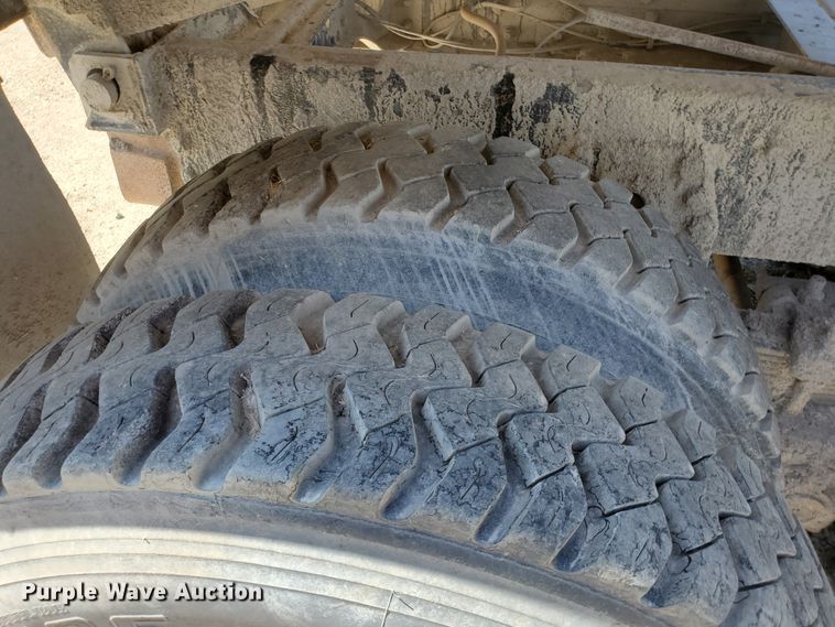 image for item KY9160 1997 International 4900  dump truck