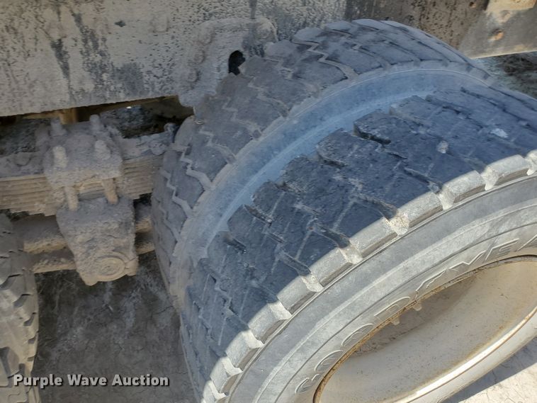 image for item KY9160 1997 International 4900  dump truck