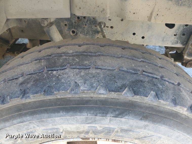 image for item KY9160 1997 International 4900  dump truck