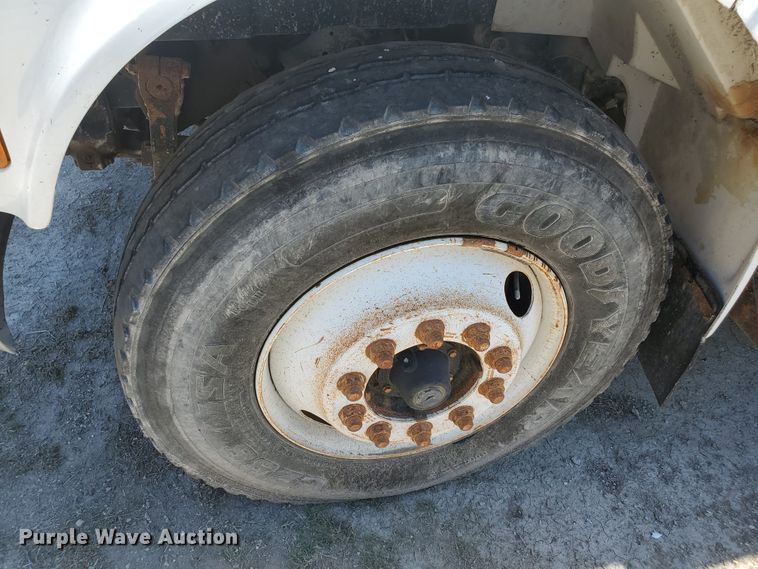 image for item KY9160 1997 International 4900  dump truck