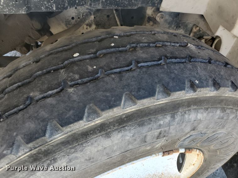 image for item KY9160 1997 International 4900  dump truck