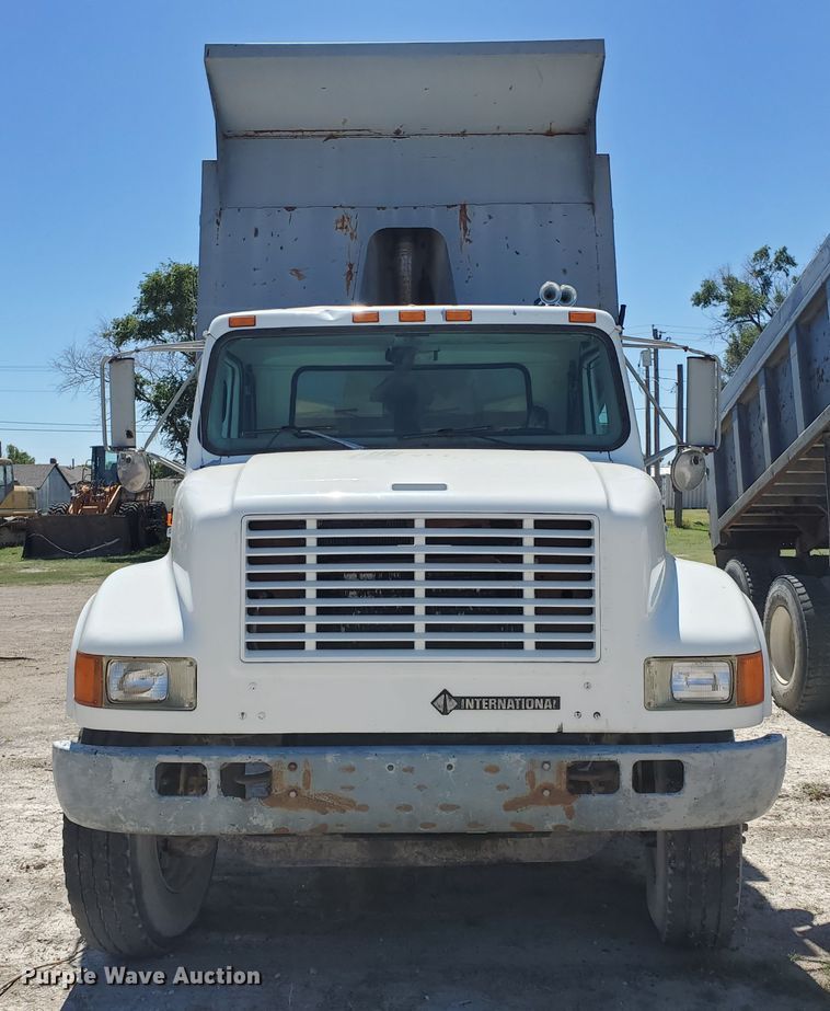 image for item KY9161 1997 International 4900  dump truck