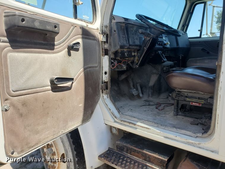 image for item KY9161 1997 International 4900  dump truck