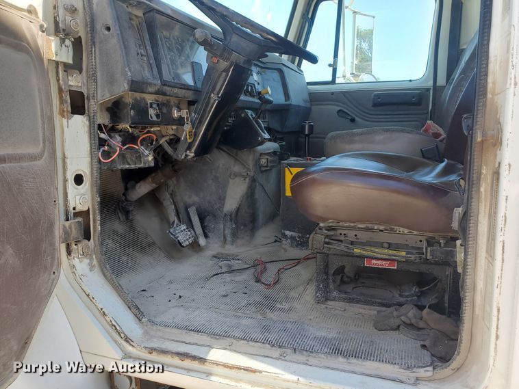 image for item KY9161 1997 International 4900  dump truck