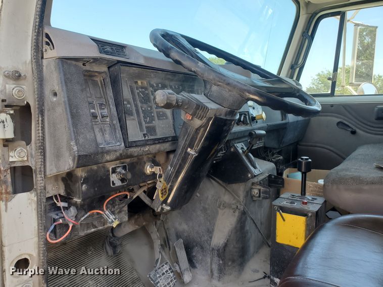 image for item KY9161 1997 International 4900  dump truck