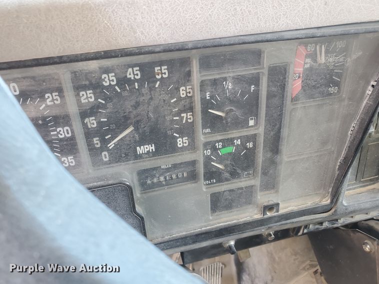 image for item KY9161 1997 International 4900  dump truck