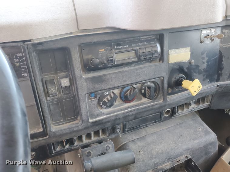 image for item KY9161 1997 International 4900  dump truck