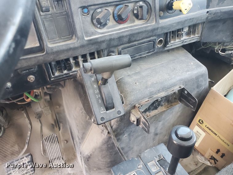 image for item KY9161 1997 International 4900  dump truck