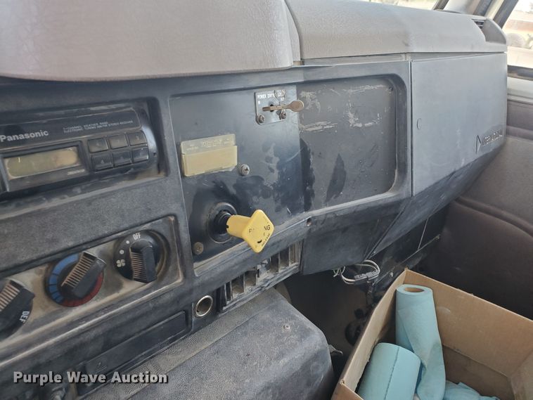 image for item KY9161 1997 International 4900  dump truck