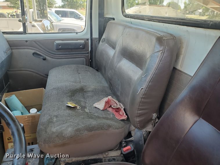 image for item KY9161 1997 International 4900  dump truck