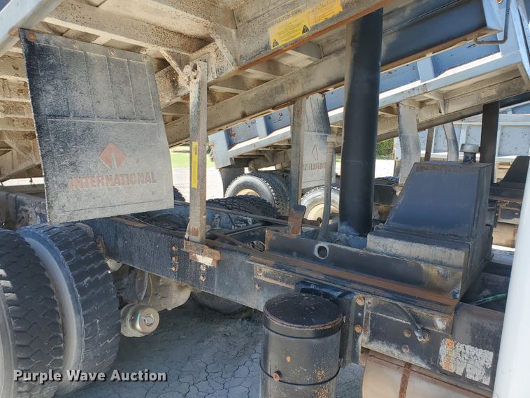 image for item KY9161 1997 International 4900  dump truck