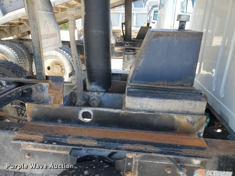 image for item KY9161 1997 International 4900  dump truck