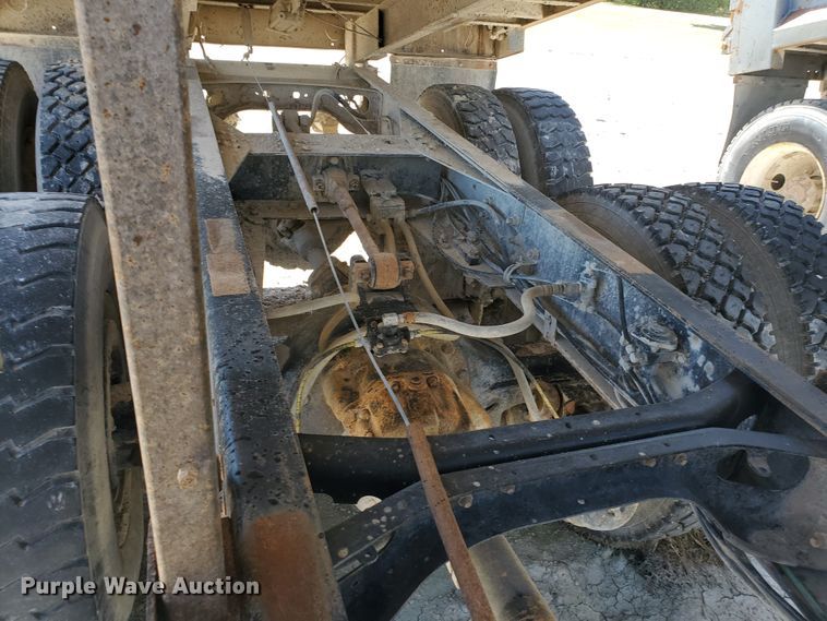 image for item KY9161 1997 International 4900  dump truck