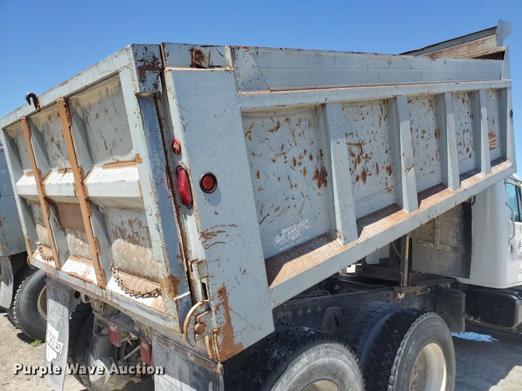 image for item KY9161 1997 International 4900  dump truck