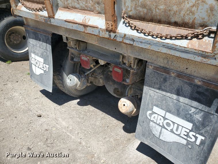 image for item KY9161 1997 International 4900  dump truck