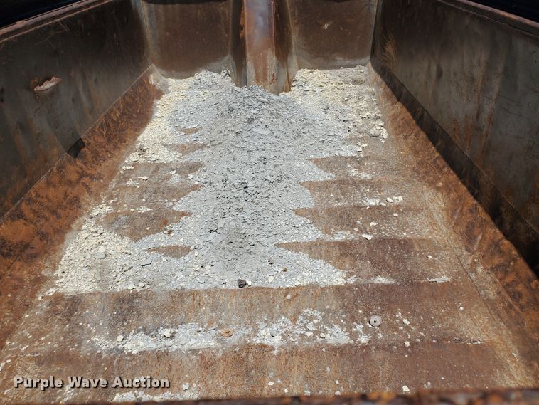 image for item KY9161 1997 International 4900  dump truck