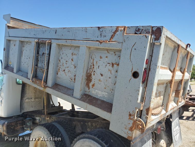 image for item KY9161 1997 International 4900  dump truck