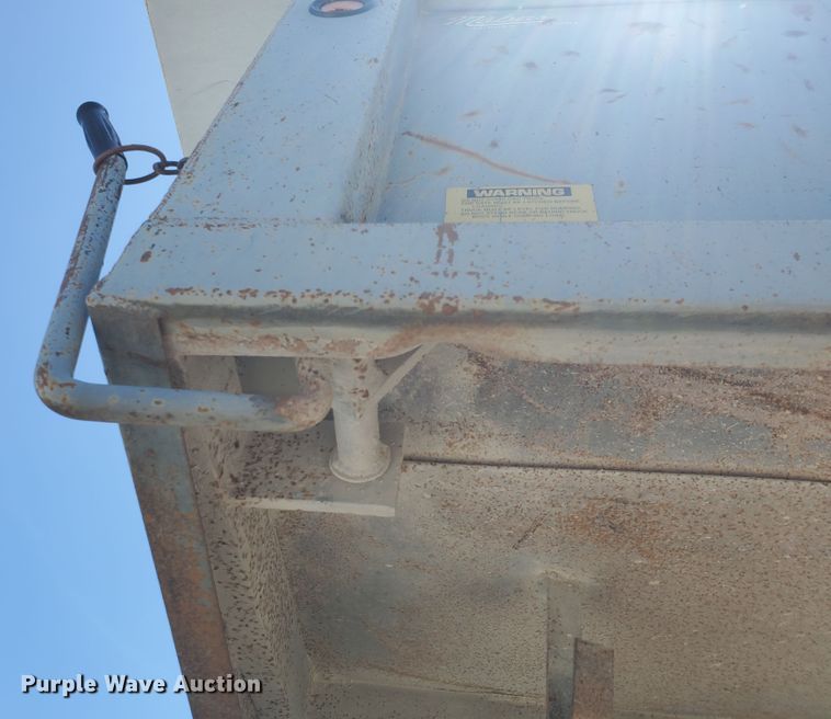 image for item KY9161 1997 International 4900  dump truck