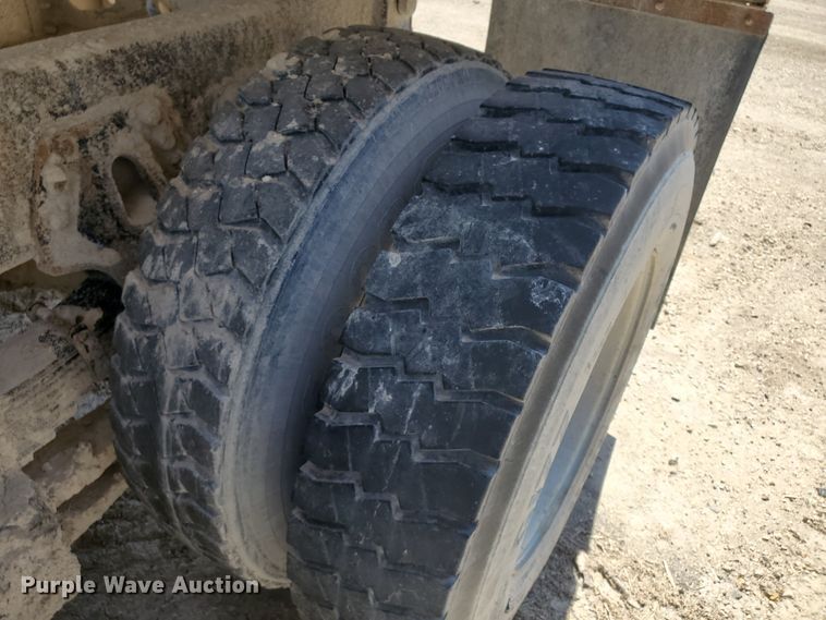 image for item KY9161 1997 International 4900  dump truck