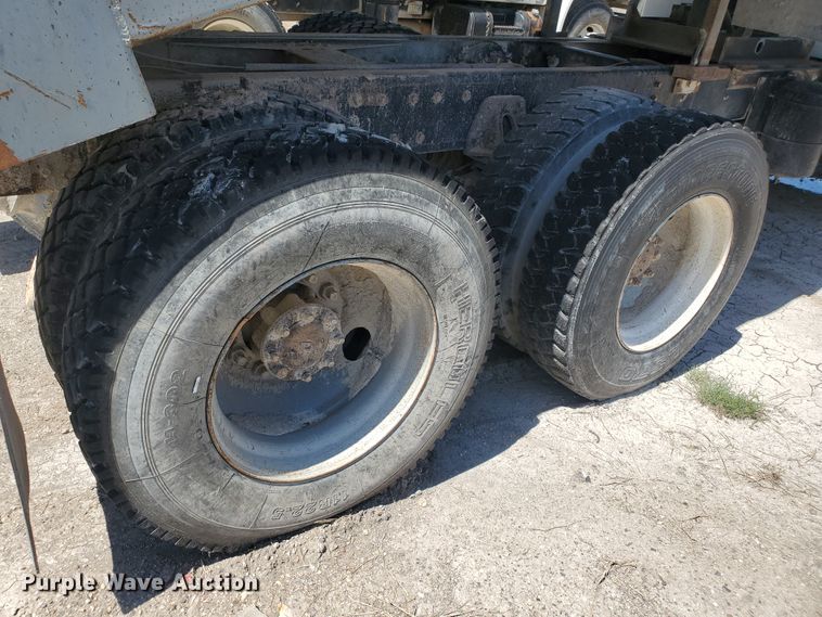 image for item KY9161 1997 International 4900  dump truck