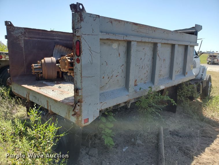 image for item KY9165 1993 Chevrolet Kodiak C6500  dump truck