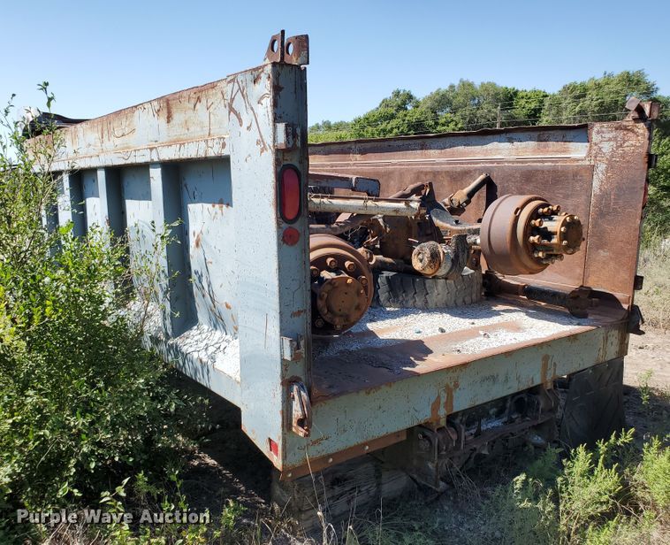 image for item KY9165 1993 Chevrolet Kodiak C6500  dump truck