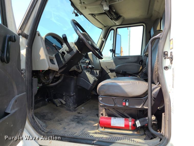 image for item DI6105 2012 International WorkStar 7500  crane truck