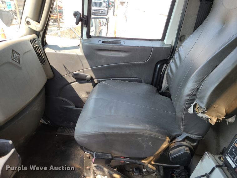 image for item DI6105 2012 International WorkStar 7500  crane truck