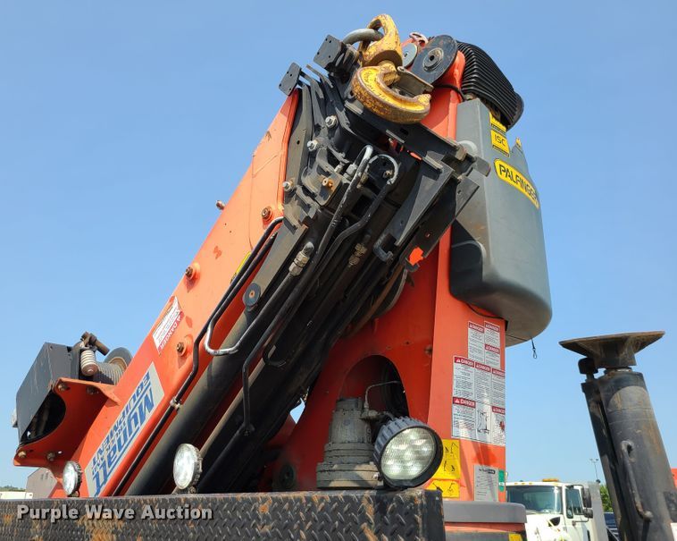 image for item DI6105 2012 International WorkStar 7500  crane truck