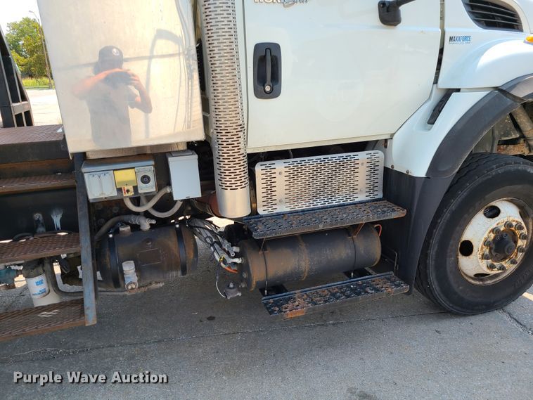 image for item DI6105 2012 International WorkStar 7500  crane truck