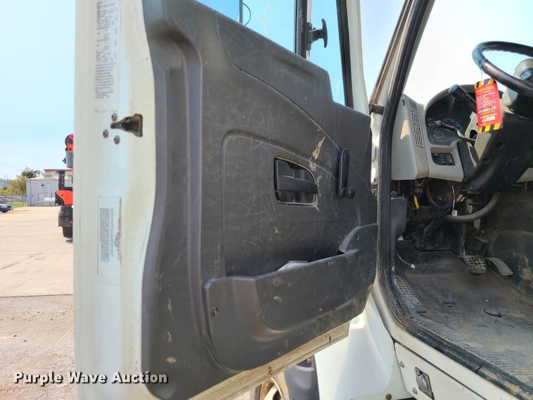 image for item DI6106 2013 International WorkStar 7600  dump truck